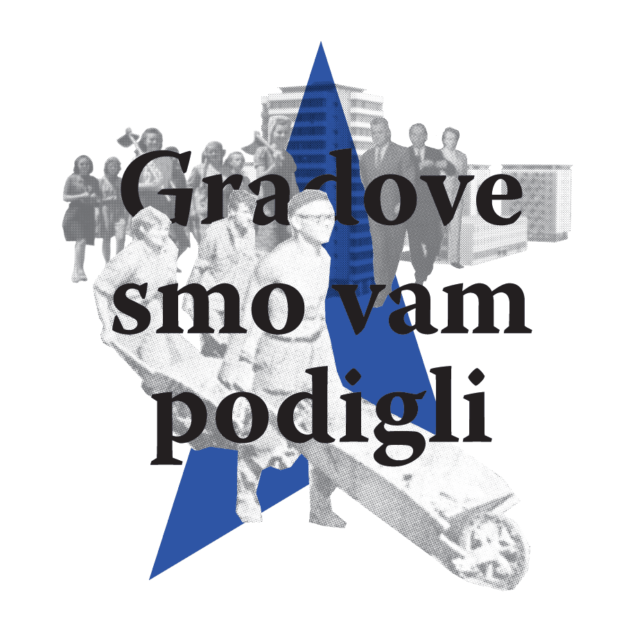 Колаж са грађевинским радницима који гурају колица у првом плану, људима у пословној одећи и модерним зградама у позадини, са плавим геометријским облицима и подебљаним црним текстом на српском језику „Градови смо вам подигли — контекст колектив и уметност солидарности“.