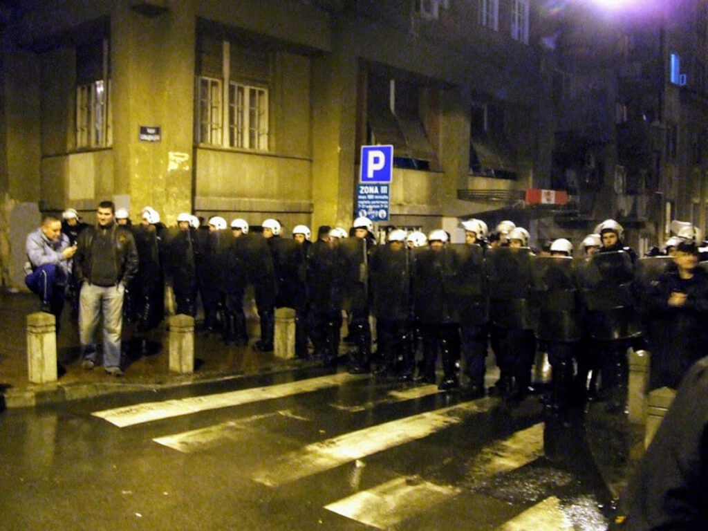 fotografija ispred galerije